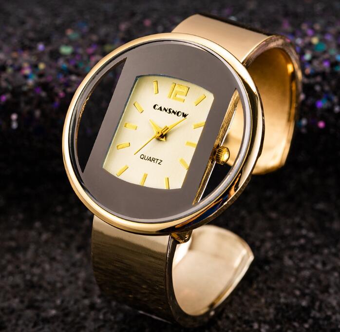 Elegant women´s gold bracelet watch.
