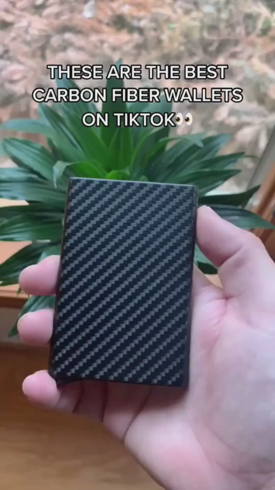 Video showing the desin and capacity of a black carbon fiber cardholder.