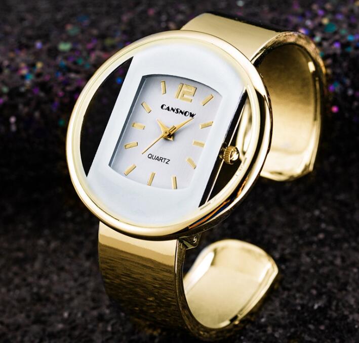Women´s gold bracelet watch with reflective finish under bright studio lighting.